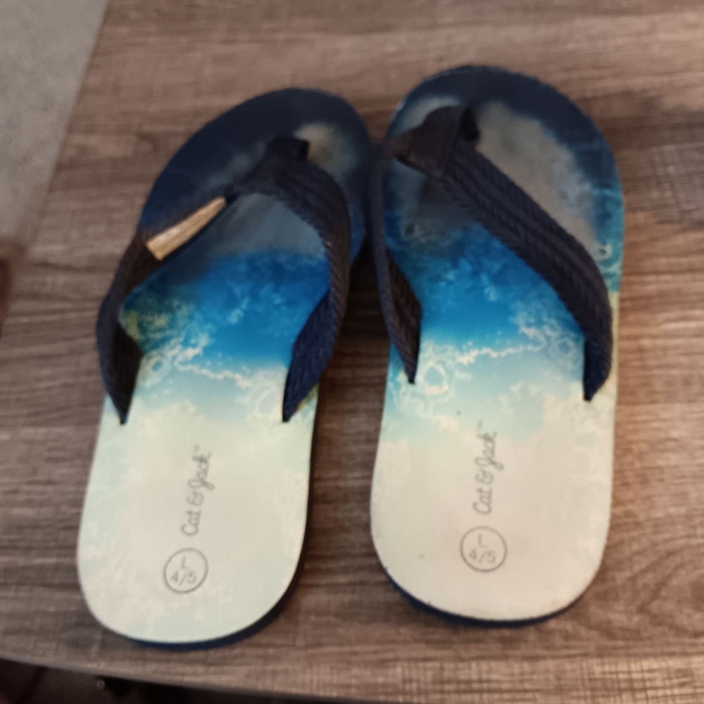 Girls Size 4/5, Blue Ombre Beach Flip Flops with Navy Straps